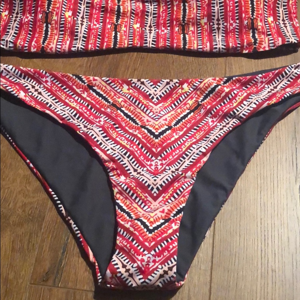 Bikini - Picture 2 of 6